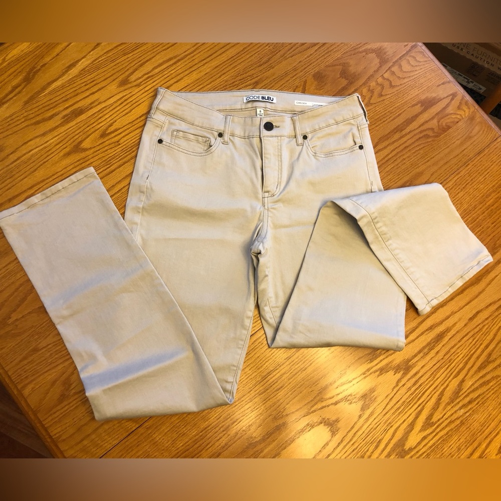 EUC- Code Bleu khakis, Size 8 💕